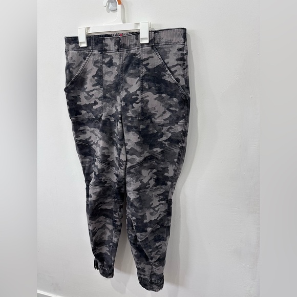 Spanx Women’s Stretch Twill Cargo Joggers - XL - Picture 3 of 12